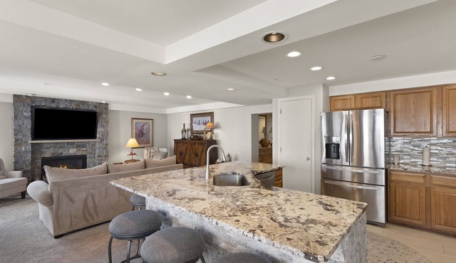 Ski-in/Out, Walk to Base Area - Torian Plum - Pool& Hot Tubs