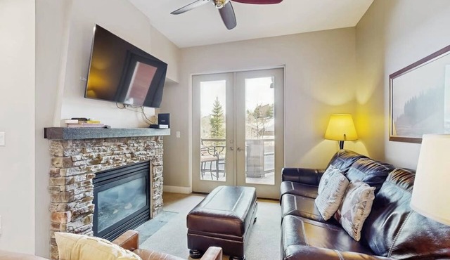 Ski-in/ski-out condo w/gas fireplace, shared hot tub/pool, & mountain views