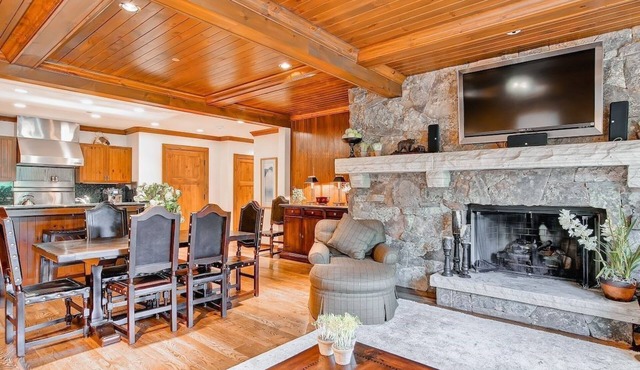 Ski-in/Ski-out Condo with a Balcony