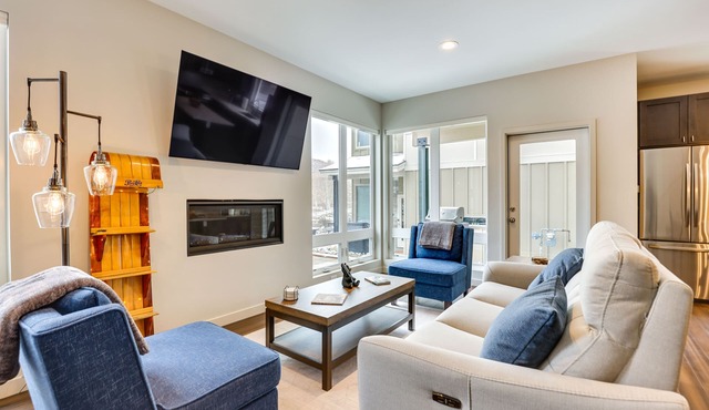 Ski-In/Ski-Out Granby Getaway w/Fire Pit!