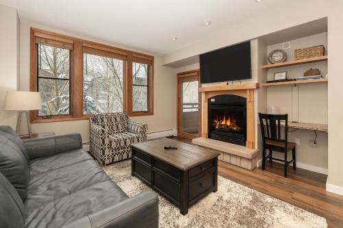 Ski-In/Ski-Out Zephyr 1 Bedroom Condo Winter Park