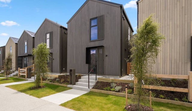 Ski Villa with Carpark 40, Stylish Alpine Base
