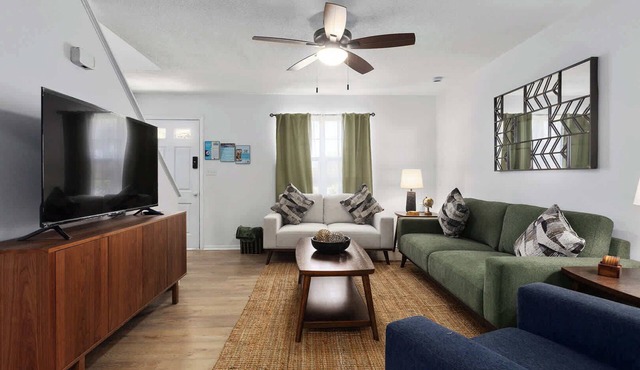 SLEEPS 10 FencedYard multiple TVS