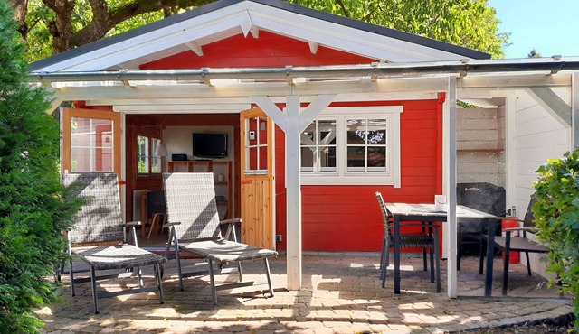 Small but fine – natural Swedish wooden house