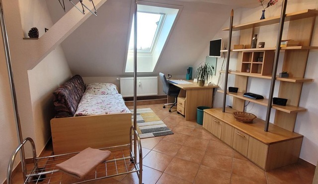 Small single room with private bathroom - time out from everyday life