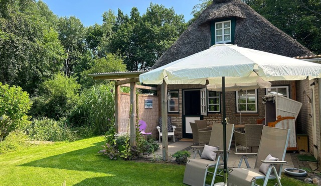 Small thatched house with lovely furnishings and garden - Kleines Reethaus
