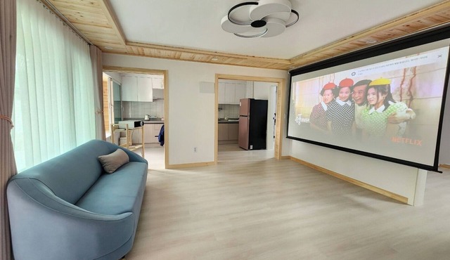 Sokcho Family House Near Seorak Port, Seafood Market & Beach (Walkable)