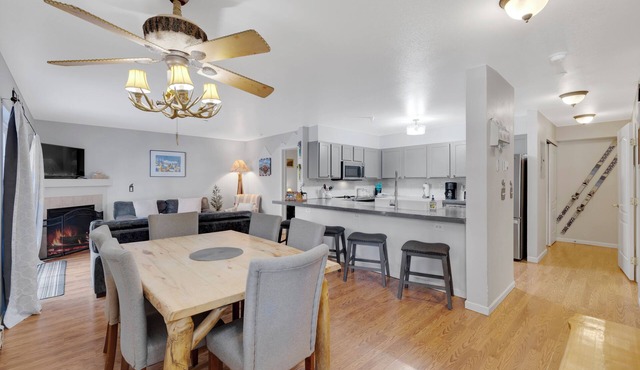 Spacious 2 Bedroom, 2 Bath Ideally Located to Breckenridge/Keystone