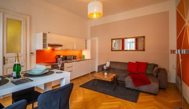 Spacious 2BR Apartment for 6 near Votivkirche & Metro U2