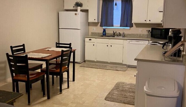 Spacious 2BR Close to Town! Sleeps 6