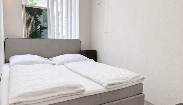 Spacious 3-Bedroom Apartment Near Rennweg Station