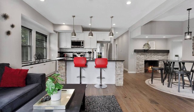 Spacious 5 Bedroom Duplex In Kansas City! 65/66