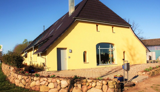 Spacious 5-star apartment on the Reuterteich farm in a secluded location