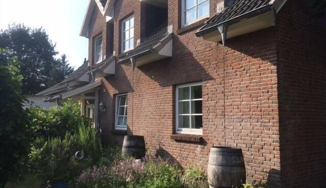 Spacious and modernised holiday apartment with a balcony and a view oft e green garden