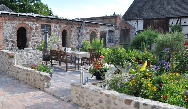 spacious apartment in an old 4-sided courtyard in an absolutely quiet location
