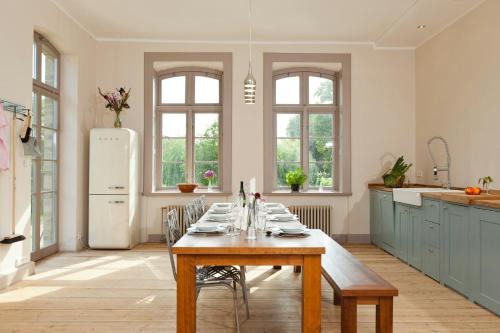 Spacious Apartment With Terrace And Garden View