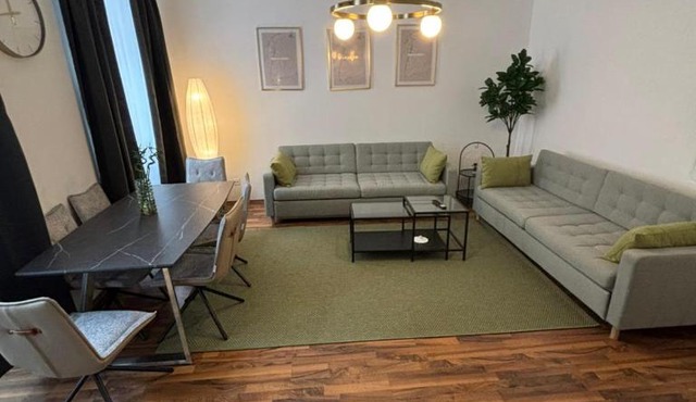 Spacious Garden Apartment 2 Bedrooms Private Terrace Near Metro