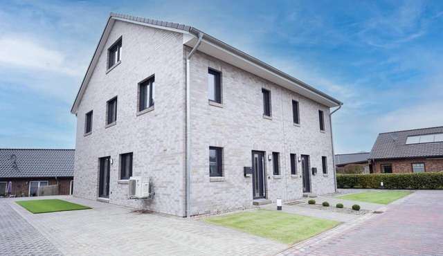 Spacious holiday and worker accommodation Michelhuus 1 in St.