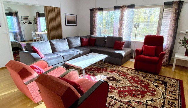 Spacious house, quiet location, close to services
