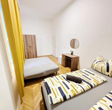 Spacious Rooms - 15 Min from Airport & City Center, 5 Min from Vienna Main-Bus Station EZ7