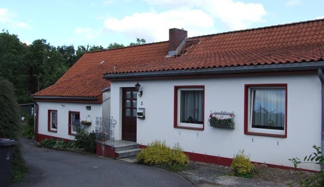 Spacious vacation apartment with balcony (lake view), garden and direct lake access
