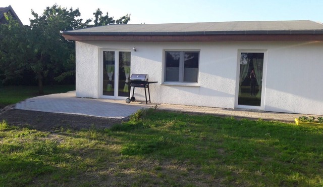Spacious vacation apartment with terrace and boat in Warthe on the Achterwasser