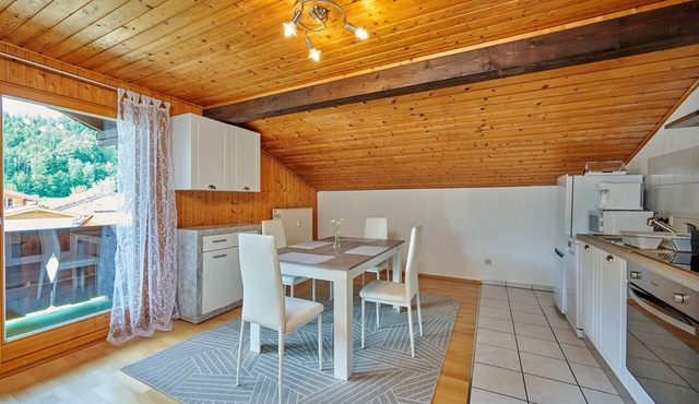 Spacious vacation apartment 72 m², 1-4 persons, 2 bedrooms, WLAN, balcony