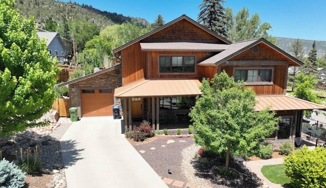 Sparkling new home close to downtown & hiking trails