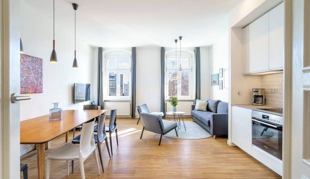 Spectacular Modern 4-bedrooms Apartment 9
