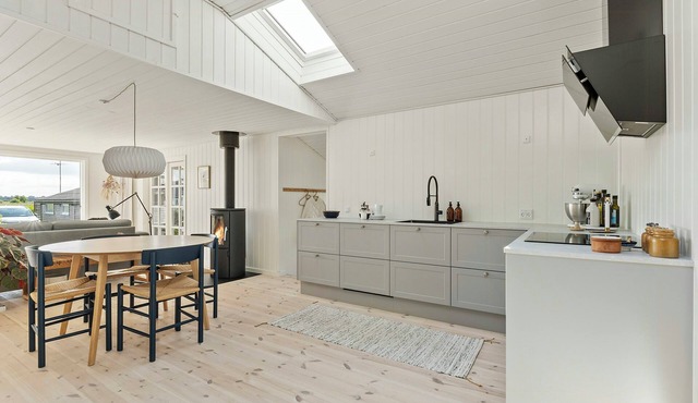 Split-level holiday home with view of Årø
