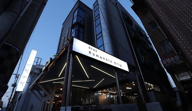 Stay RomanticTrip Hostel