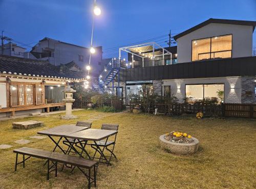 Stay33 Pet friendly house near Hwangridangil