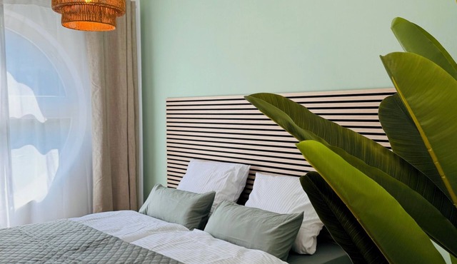 StayNature 3 BR App modern, quiet & central