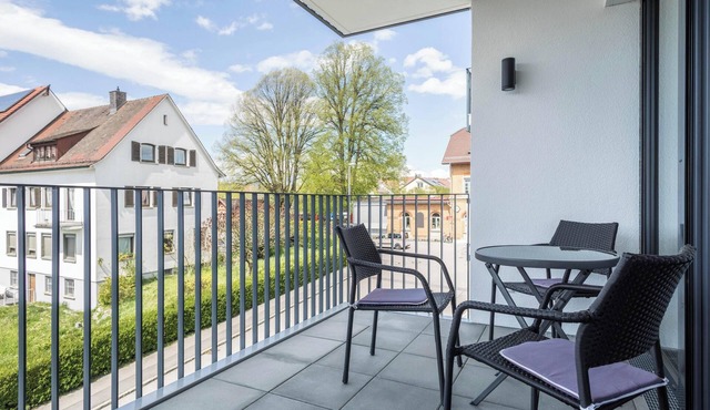 Studio Apartment Iluna close to the Lakeshore with Highspeed Wi-Fi & Balcony