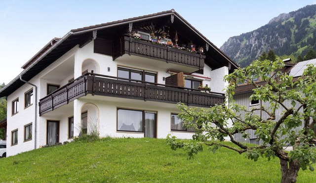 Studio Apartment 'Ferienwohnung Wendelinus' with Mountain View, Shared Terrace and Wi-Fi