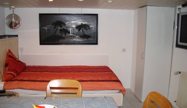 Studio 'Jülich' with Private Terrace, Shared Garden and Wi-Fi