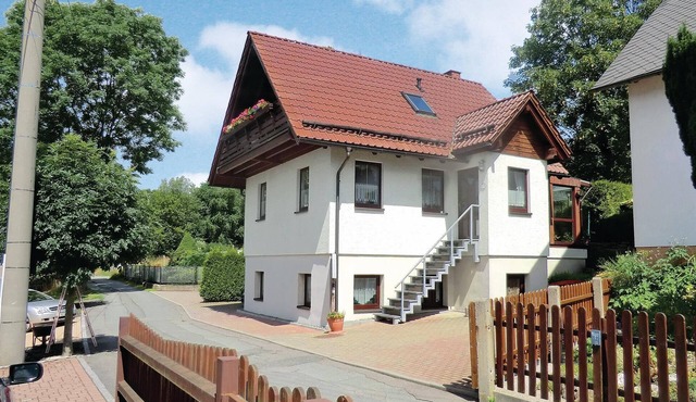 Stunning home in Auerbach/Ot Rempesgrün