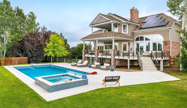 Stunning Oasis with Pool, Mountain Views & Game Room