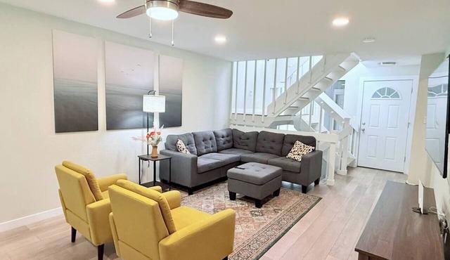 Stylish 3 BR/3 BA Townhome | Pool, Hot Tub, Tennis