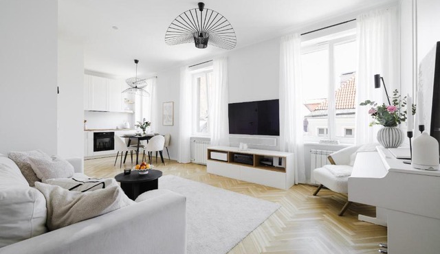 Stylish Apartment with Sauna Old Town, Town Hall Square