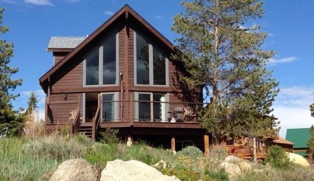 Summer rental! Hike, bike & run right out your door. Beautiful views.