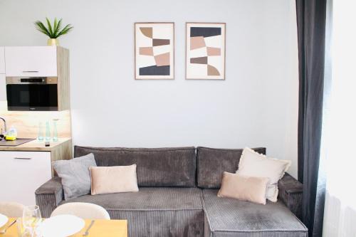 Sunday Light Cozy 2BR Apartment for 8 - Prague Castle - Parking by AP