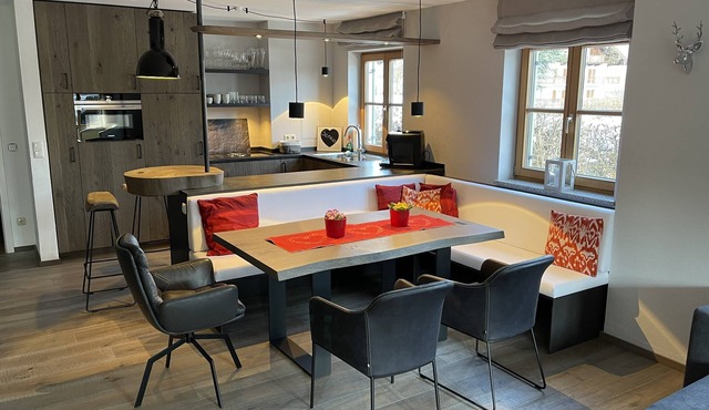 Sunny 100 sqm apartment for 4 people, garden, garage/near the lake