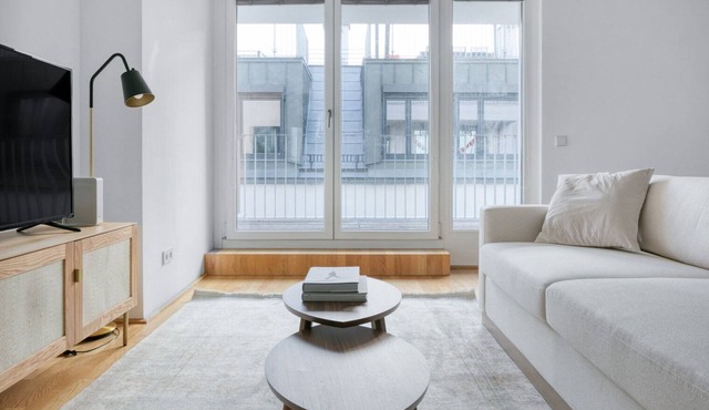 Sunny Mariahilf 2BR w/Balcony, walk to cafes & Metro U4, by Blueground