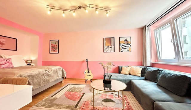 Superb 2-Bedroom Apartment 1-Minute from Stadtpark