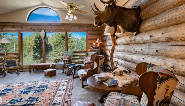 Swan River Lodge Home: Spacious, Hot Tub