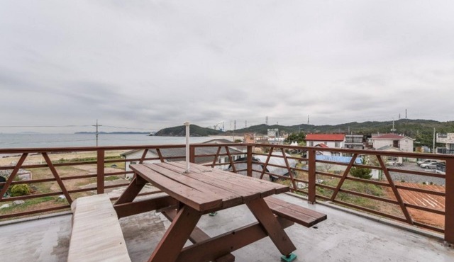 Taean Hakampo Hakampo Pension