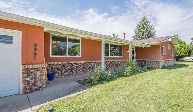 Tanglewood: Dog-Friendly Retreat + Spacious Yard