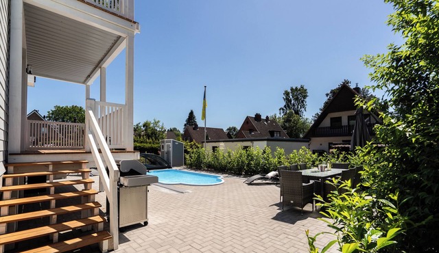 Tasteful vacation apartment with heated saltwater pool, terrace and sauna