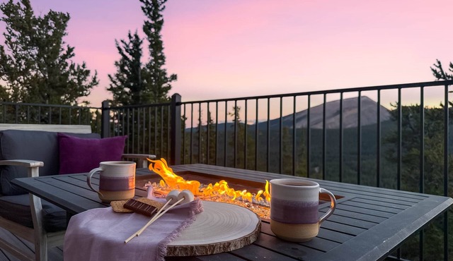 The Alpine-Fairplay, CO, Million dollar views! Hot tub, pool table, nestled on an acre!